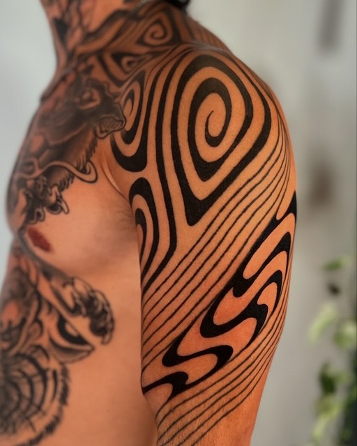 Tattoo by @katnoirink — blackwork, geometric