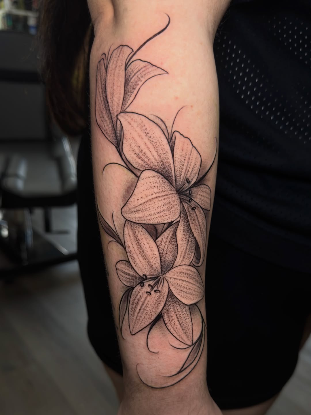 Tattoo by @robbie_ramos_tattoos β dotwork, fine_line