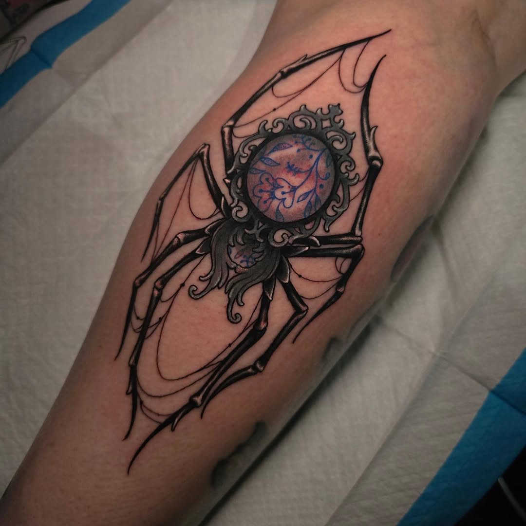 Tattoo by @gabsoucie — neo_traditional, black_and_grey