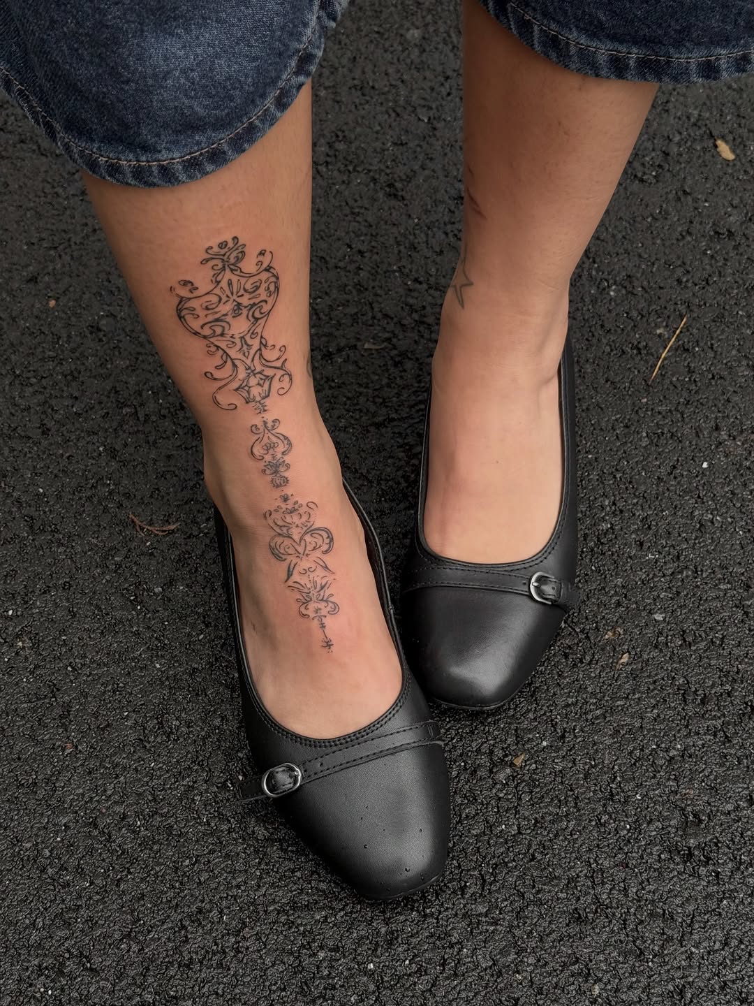 Tattoo by @avaniloutattoo — fine_line, ornamental