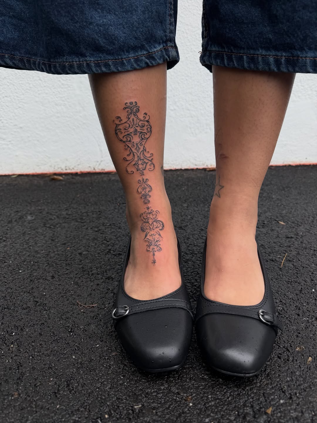 Tattoo by @avaniloutattoo — ornamental, fine_line