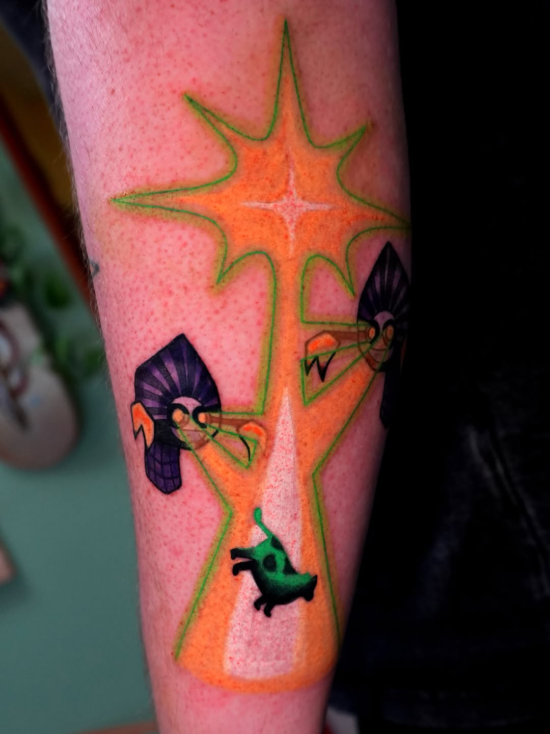 Tattoo by @someonesweirdsister โ new_school