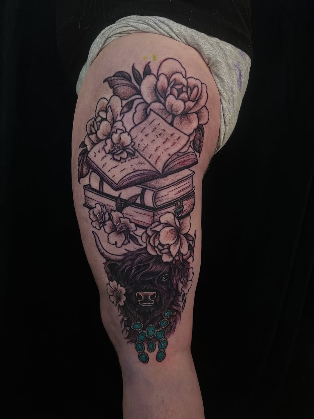 Tattoo by @pamsanderstattoo โ realism, black_and_grey