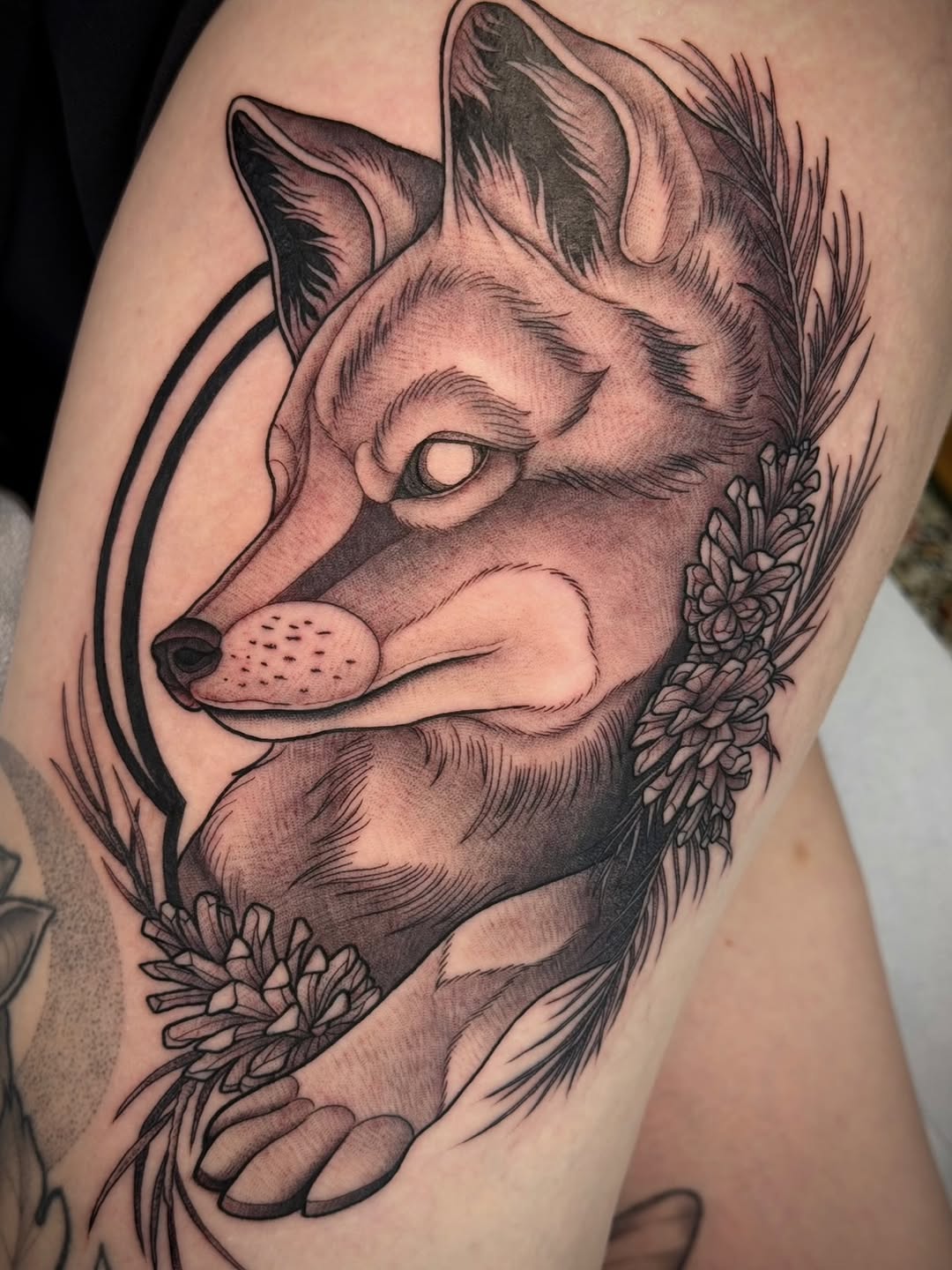 Tattoo by @miaesperanzatattoo โ black_and_grey, realism