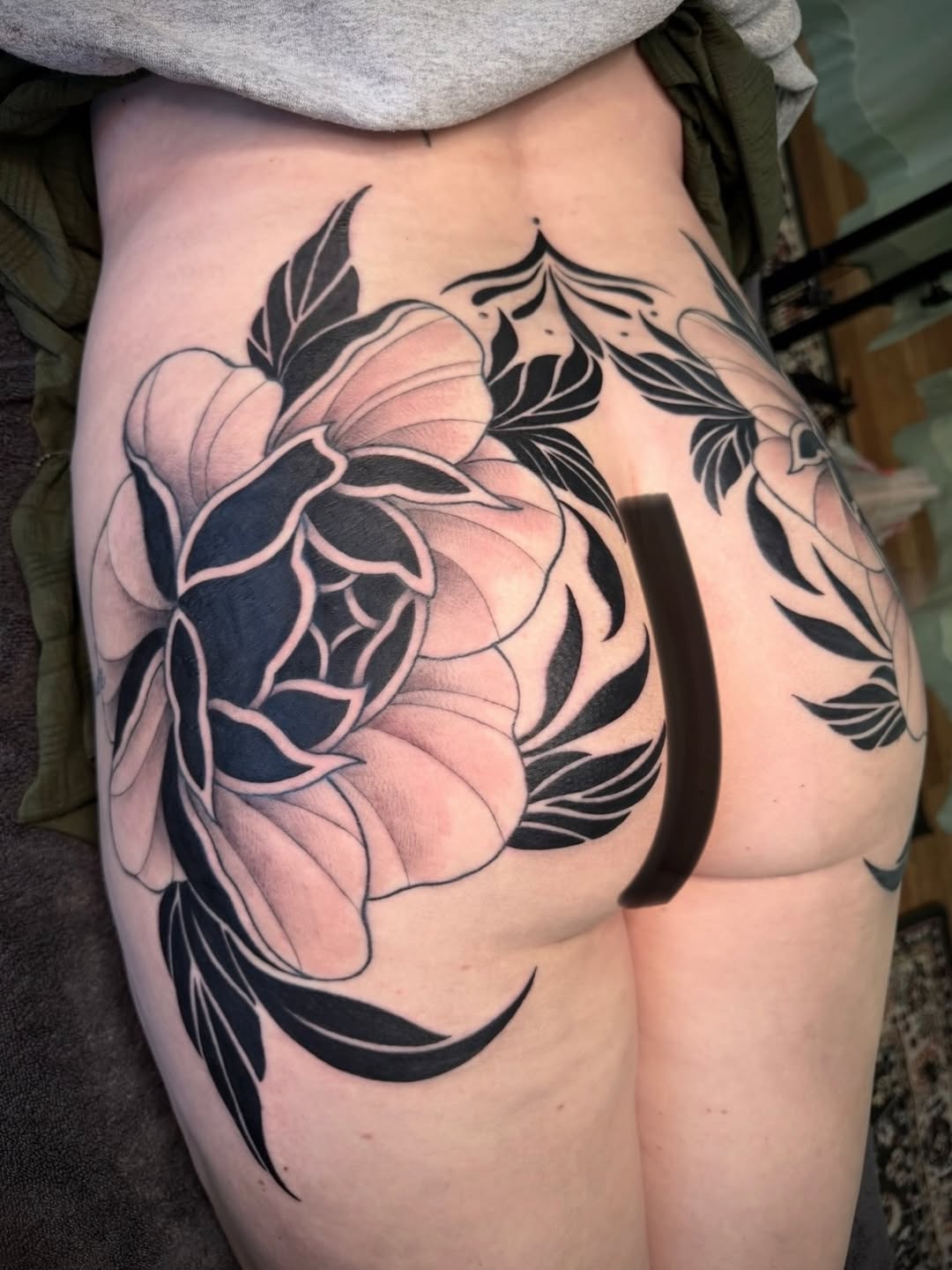 Tattoo by @miaesperanzatattoo โ japanese_irezumi, blackwork