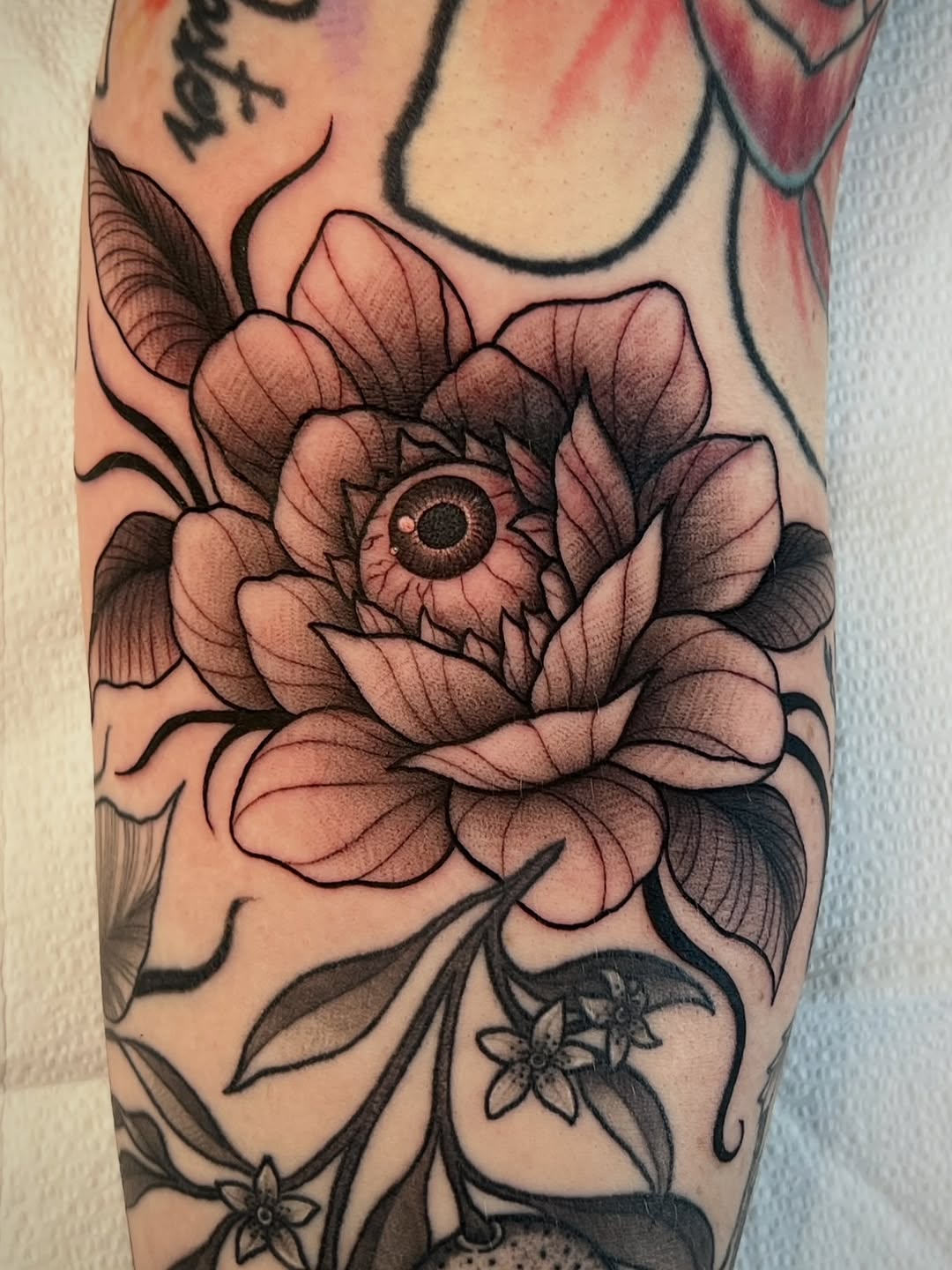 Tattoo by @miaesperanzatattoo โ black_and_grey, realism