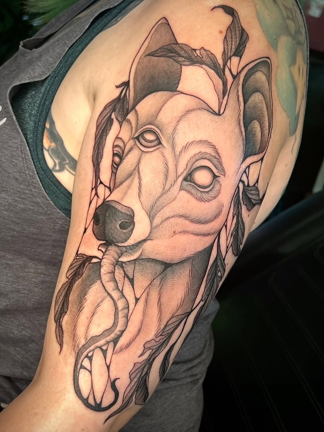 Tattoo by @miaesperanzatattoo โ black_and_grey, dark_realism