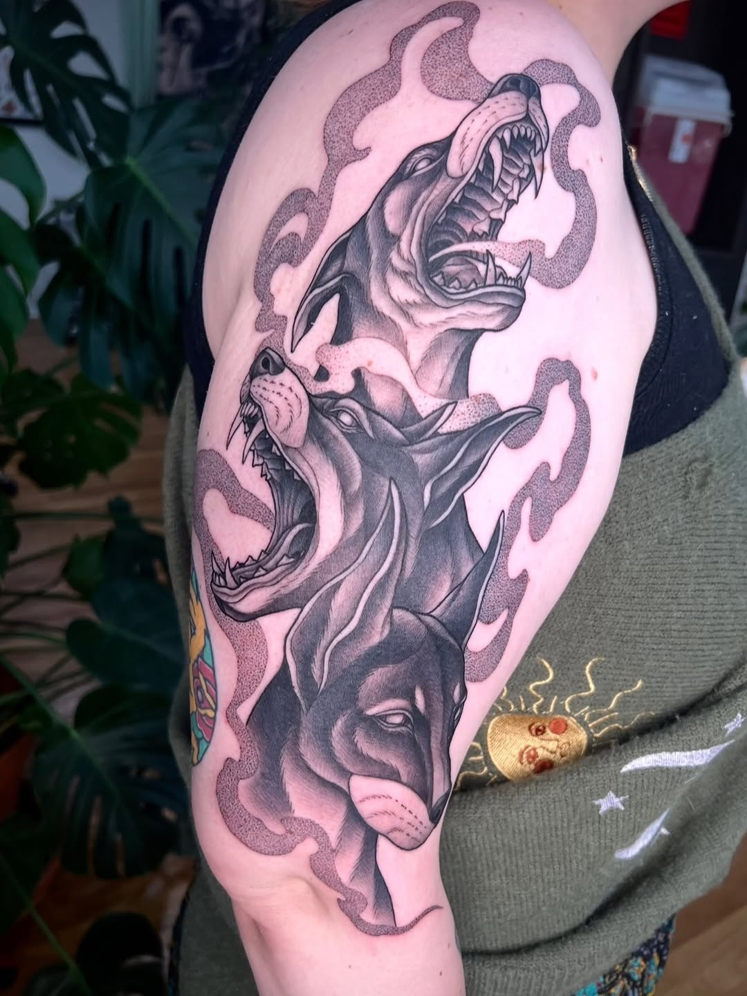 Tattoo by @miaesperanzatattoo โ black_and_grey, realism