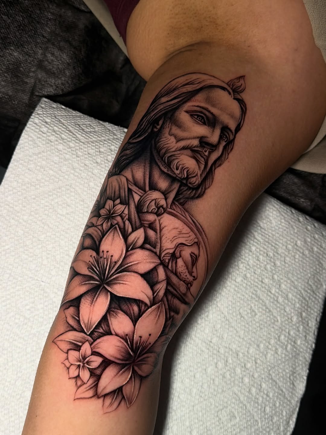 Tattoo by @moni.ca_tattoos — realism, black_and_grey