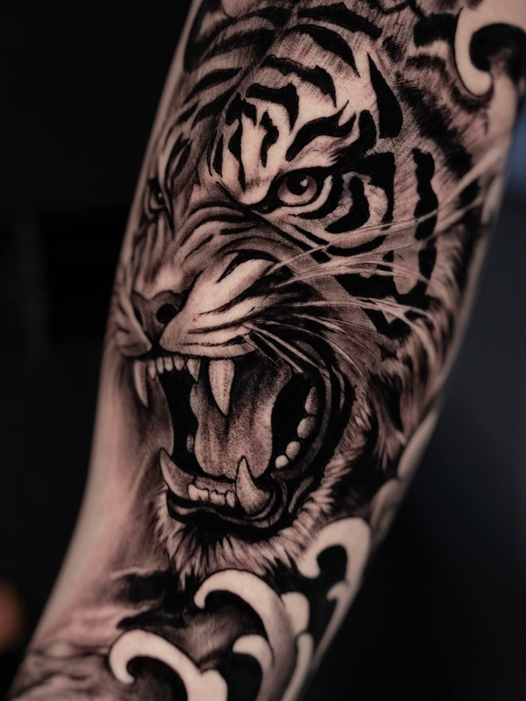 Roaring tiger face realism tattoo on the forearm by Idalia Pulido