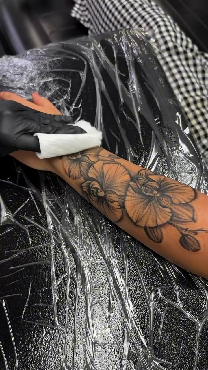 Tattoo by @rachelbtattoos — fine_line