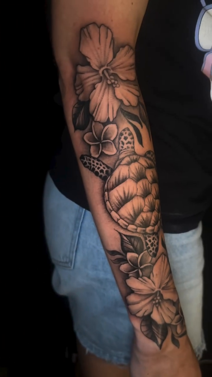 Tattoo by @lindseybendsey — realism, black_and_grey