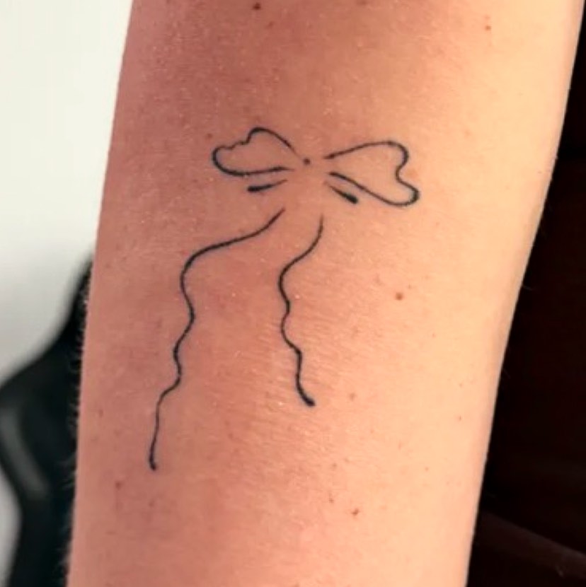 Tattoo by @mamaearthtone — fine_line, minimalist