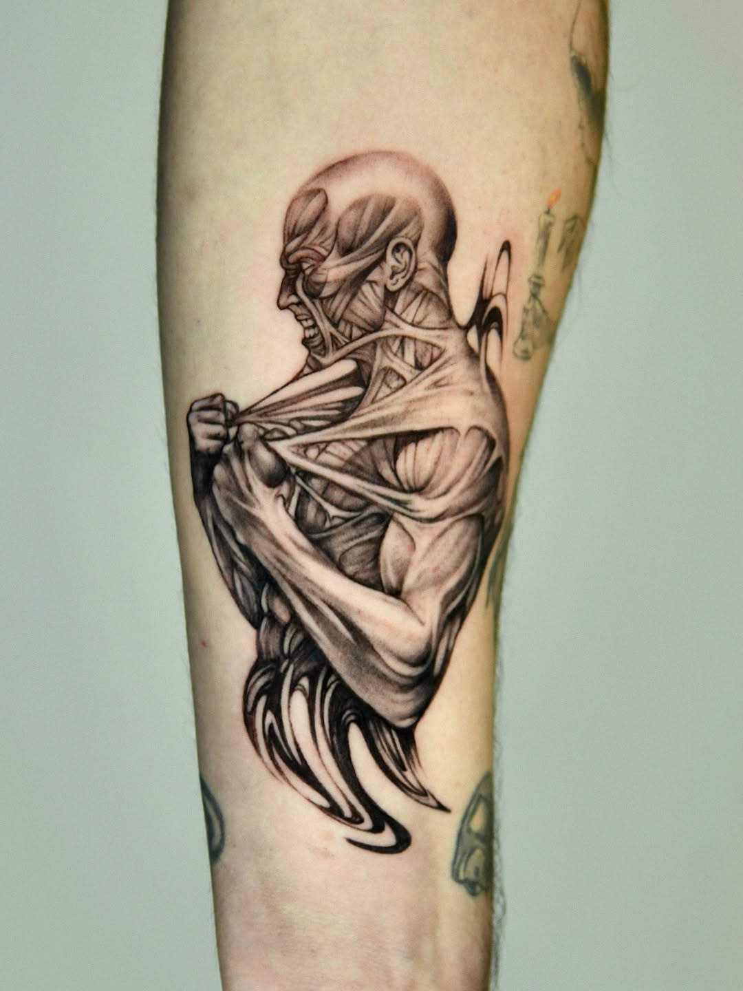 Anatomical figure peeling skin realism tattoo on the forearm by Milk Tattoos 🇸🇻🇪🇸