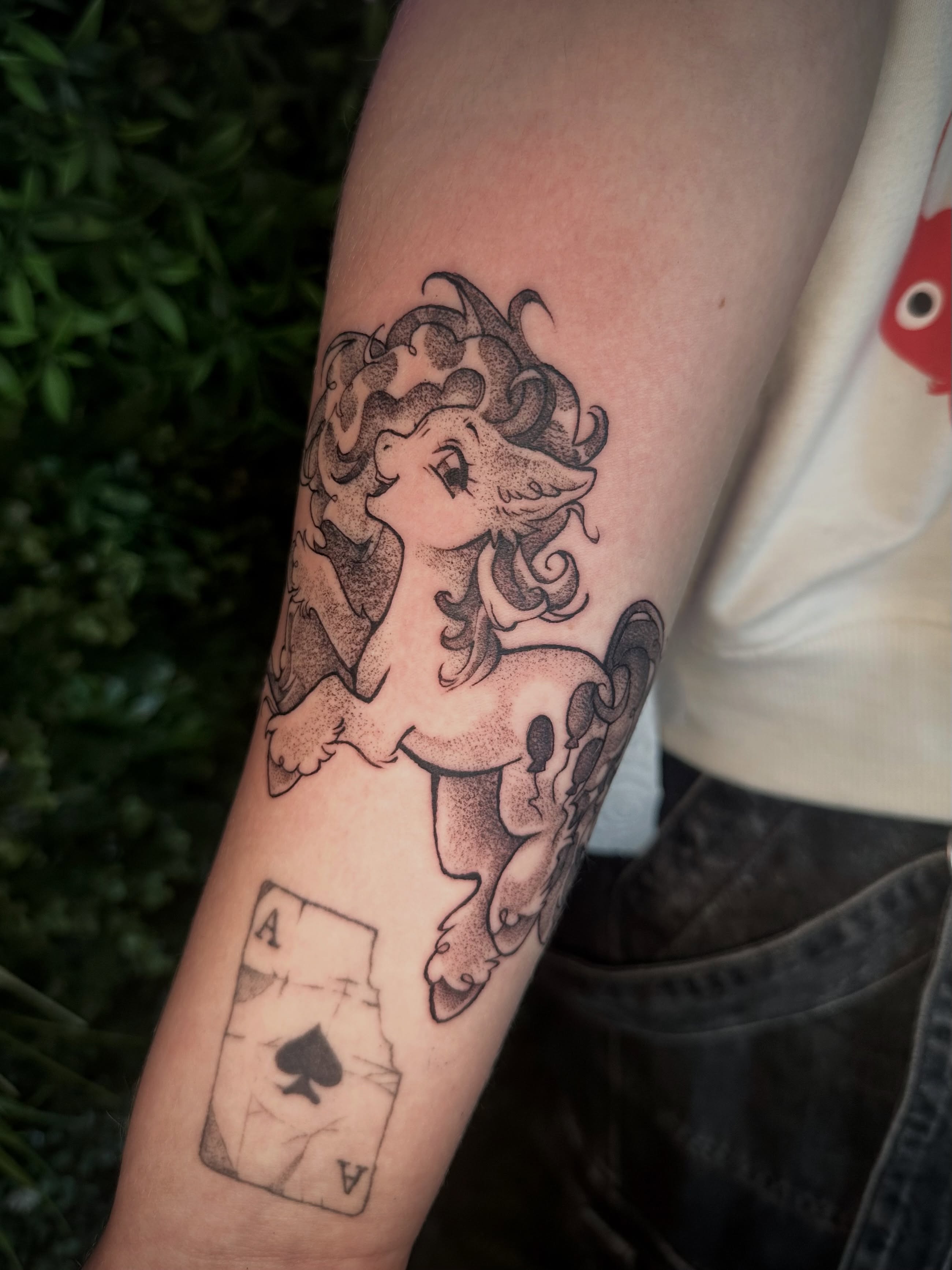 Tattoo by @moggy_tattoo โ dotwork