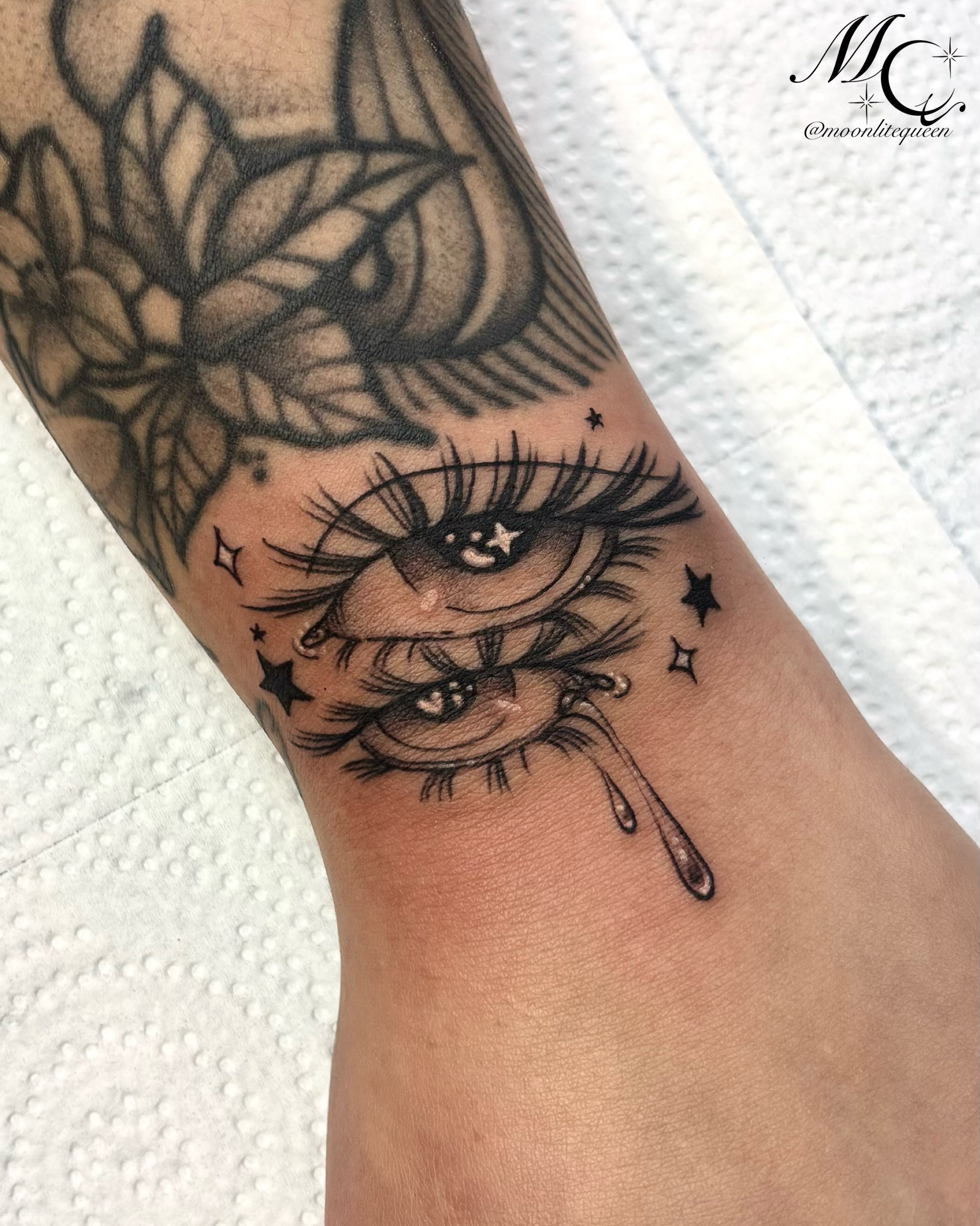 Tattoo by @moonlitequeentattooist — black_and_grey, realism