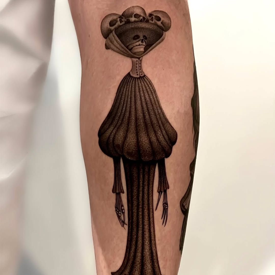 Figure with skulls dark art tattoo on the forearm by 𝑱𝒖𝒍𝒊𝒂𝒏𝒏𝒂 𝑴𝒆𝒏𝒏𝒂✥𝑷𝒉𝒊𝒍𝒂𝒅𝒆𝒍𝒑𝒉𝒊𝒂✥𝑩𝒍𝒂𝒄𝒌 𝒂𝒏𝒅 𝑮𝒓𝒂𝒚