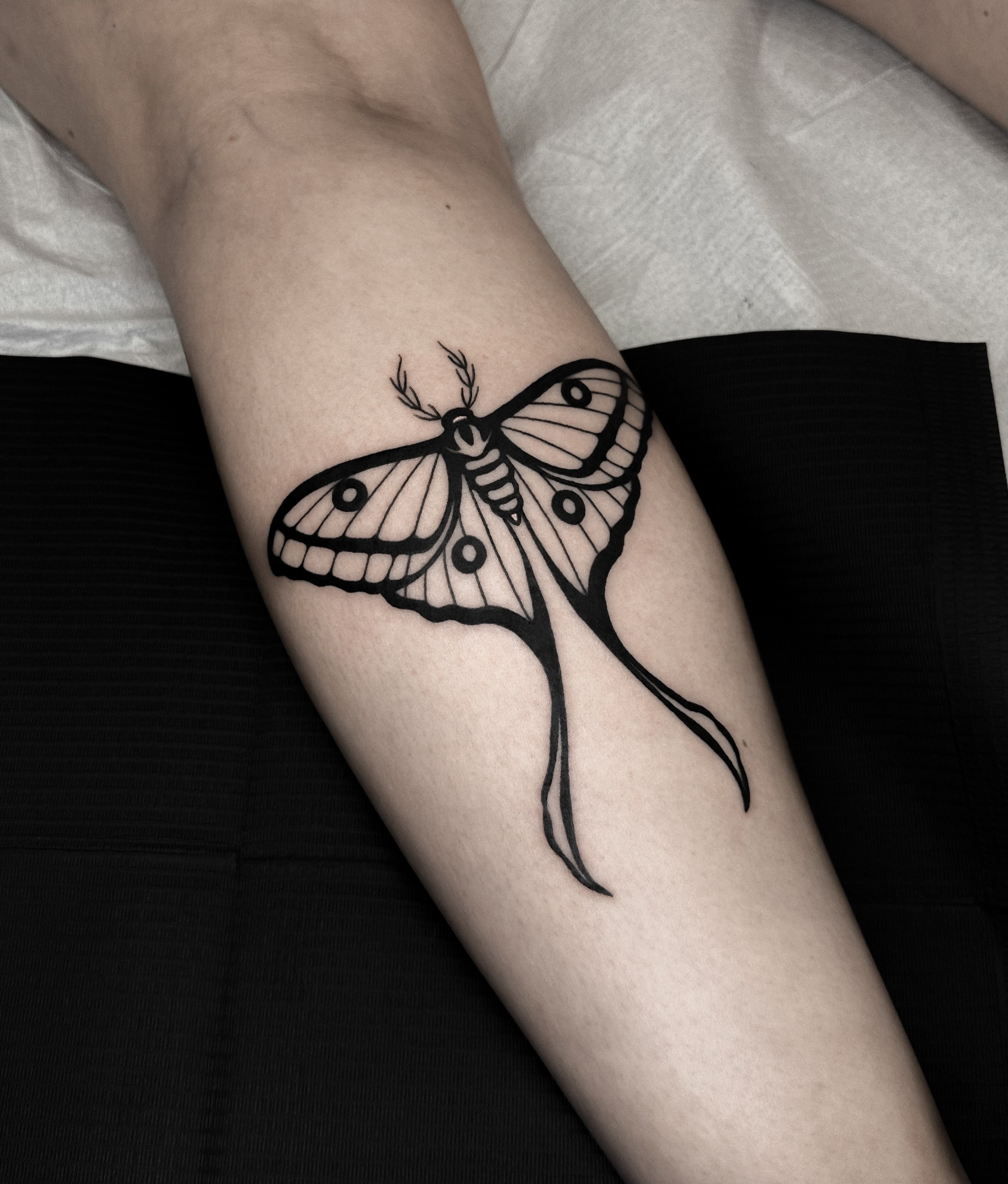 Tattoo by @beirxtt — black_and_grey
