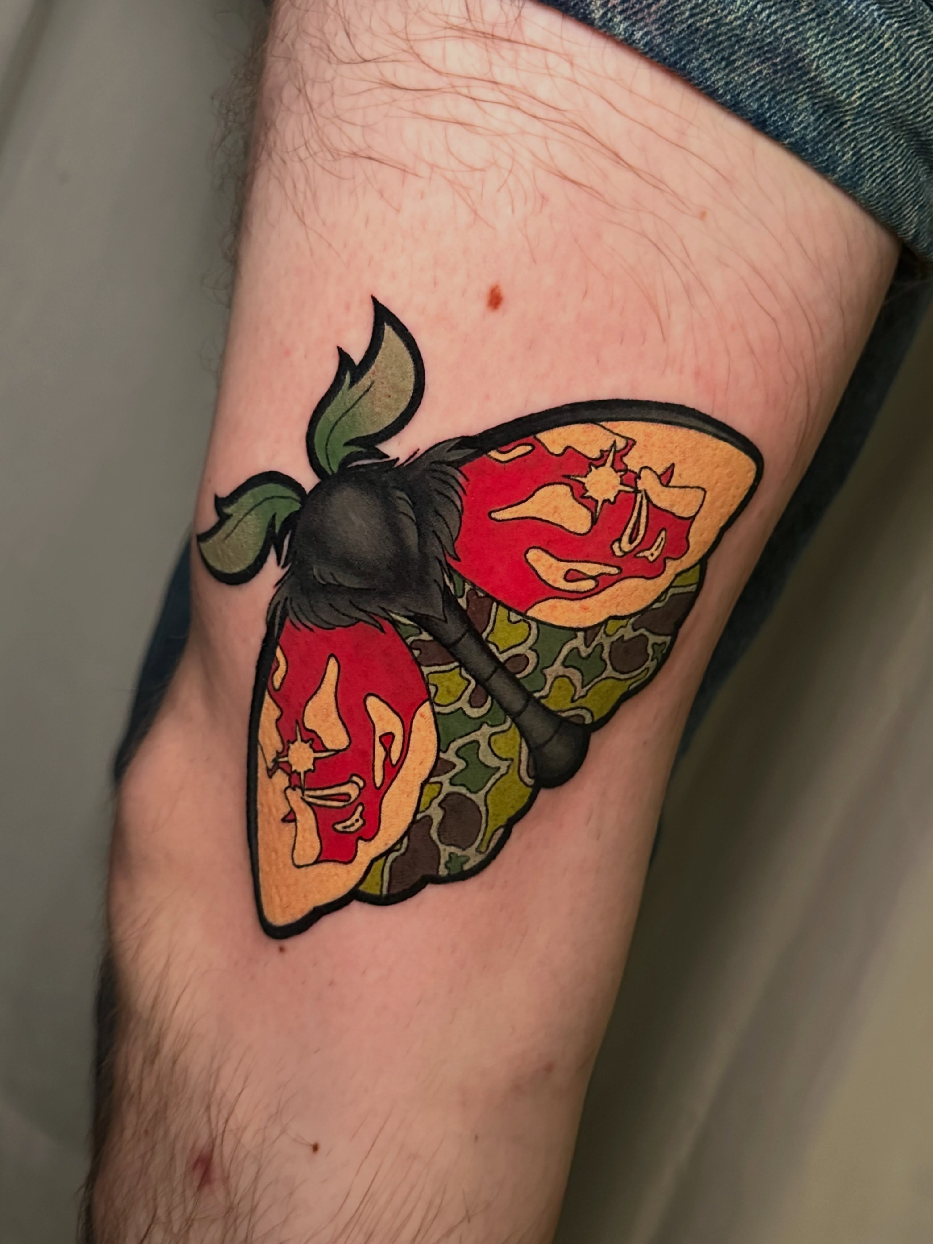 Tattoo by @happycampertattoos โ american_traditional