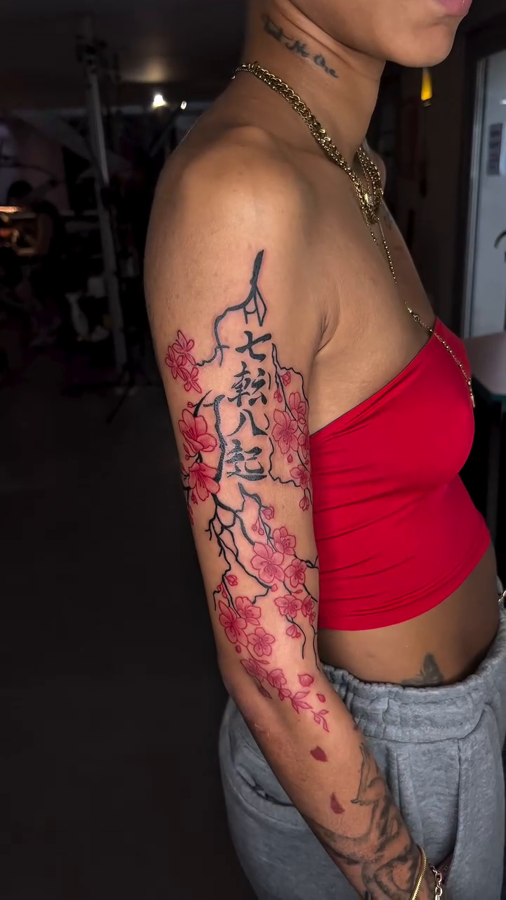 Japanese tattoo on the upper arm by Tattoo (Réaliste), Toulouse, Occitanie