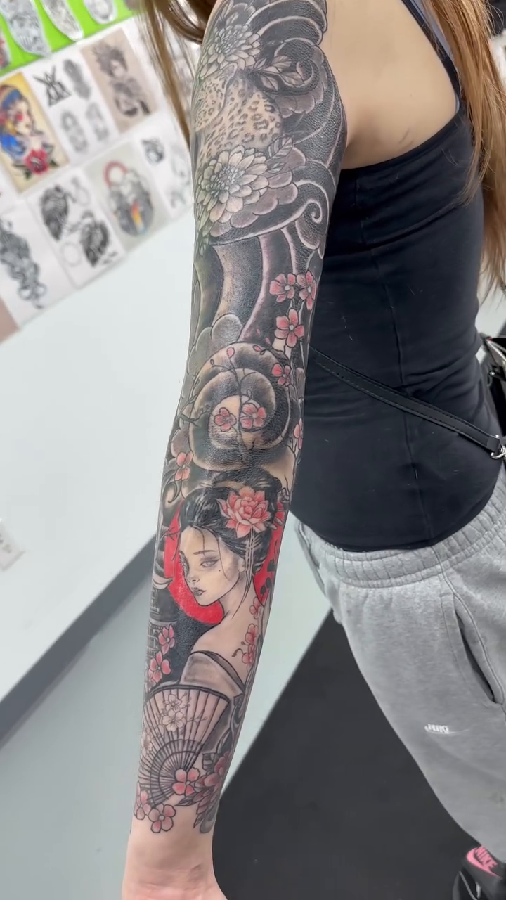 Full sleeve with geisha and dragon Japanese tattoo on the upper arm by Brian Lambert