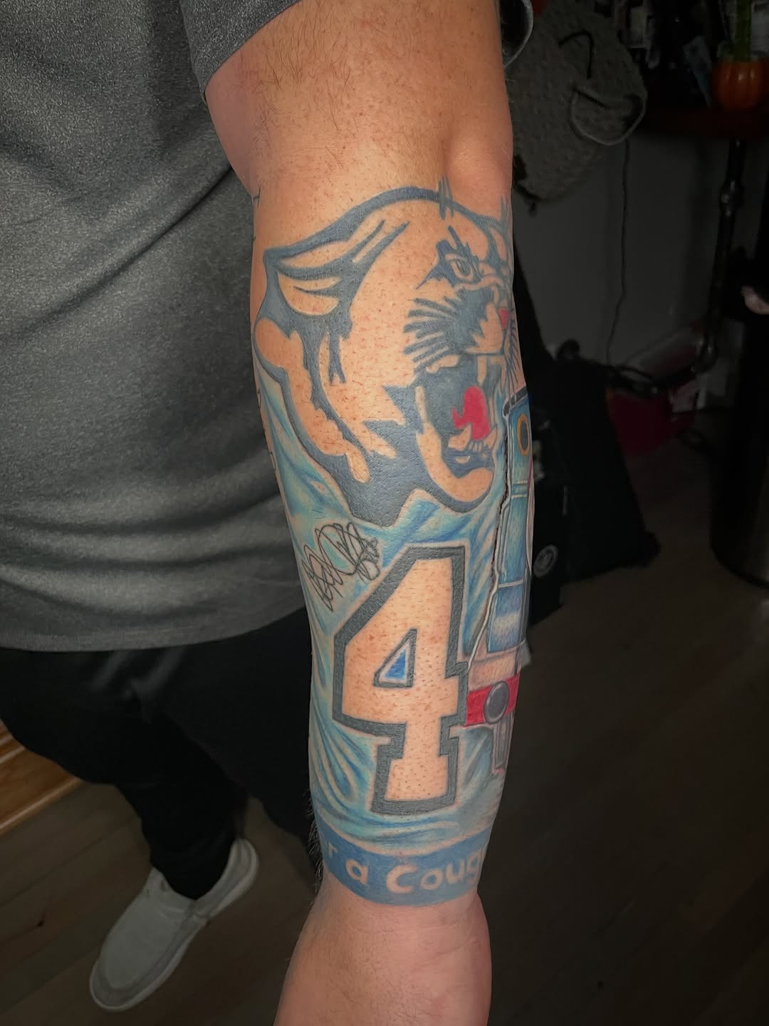 Tattoo by @inkbyhannah โ american_traditional, new_school