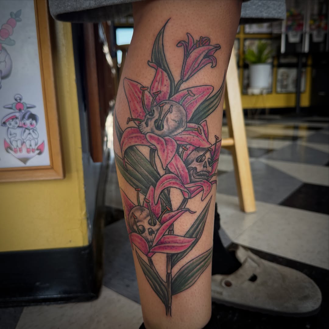 Tattoo by @itsglitter — realism, dotwork