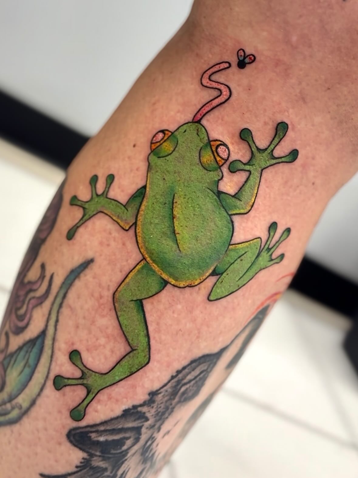 Tattoo by @shrimpfran โ dotwork