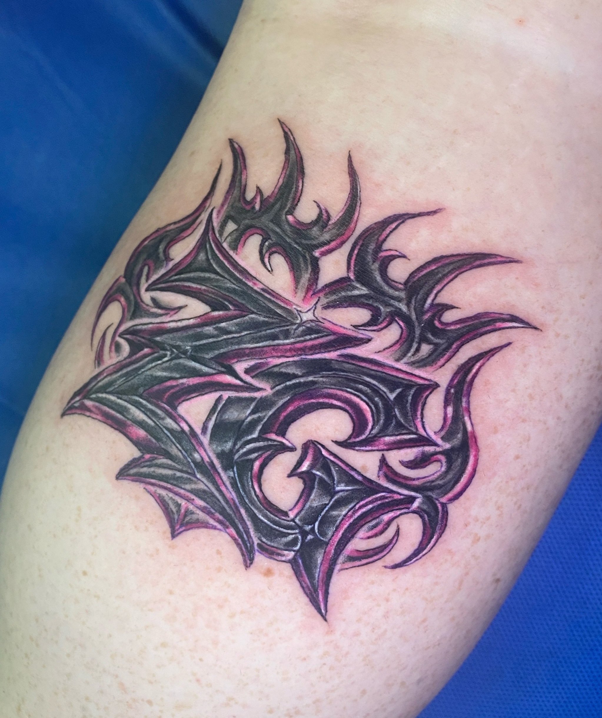 Abstract tribal design tribal tattoo on the thigh by Brittany Whitaker