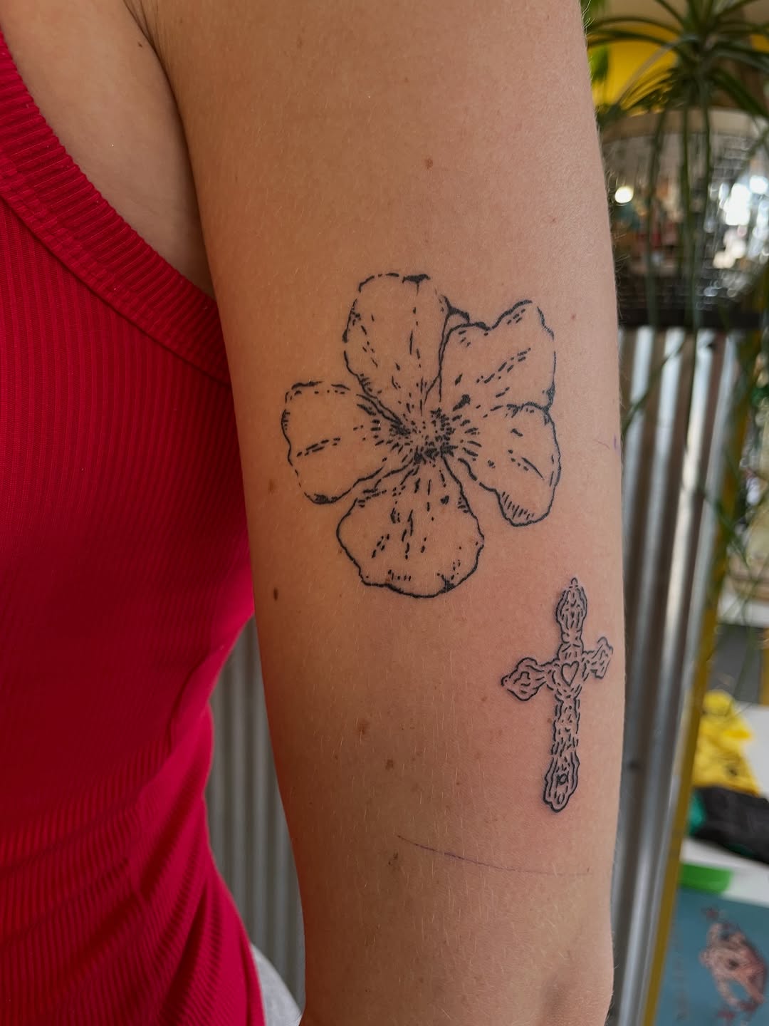 Tattoo by @mallorydoestattoos โ fine_line