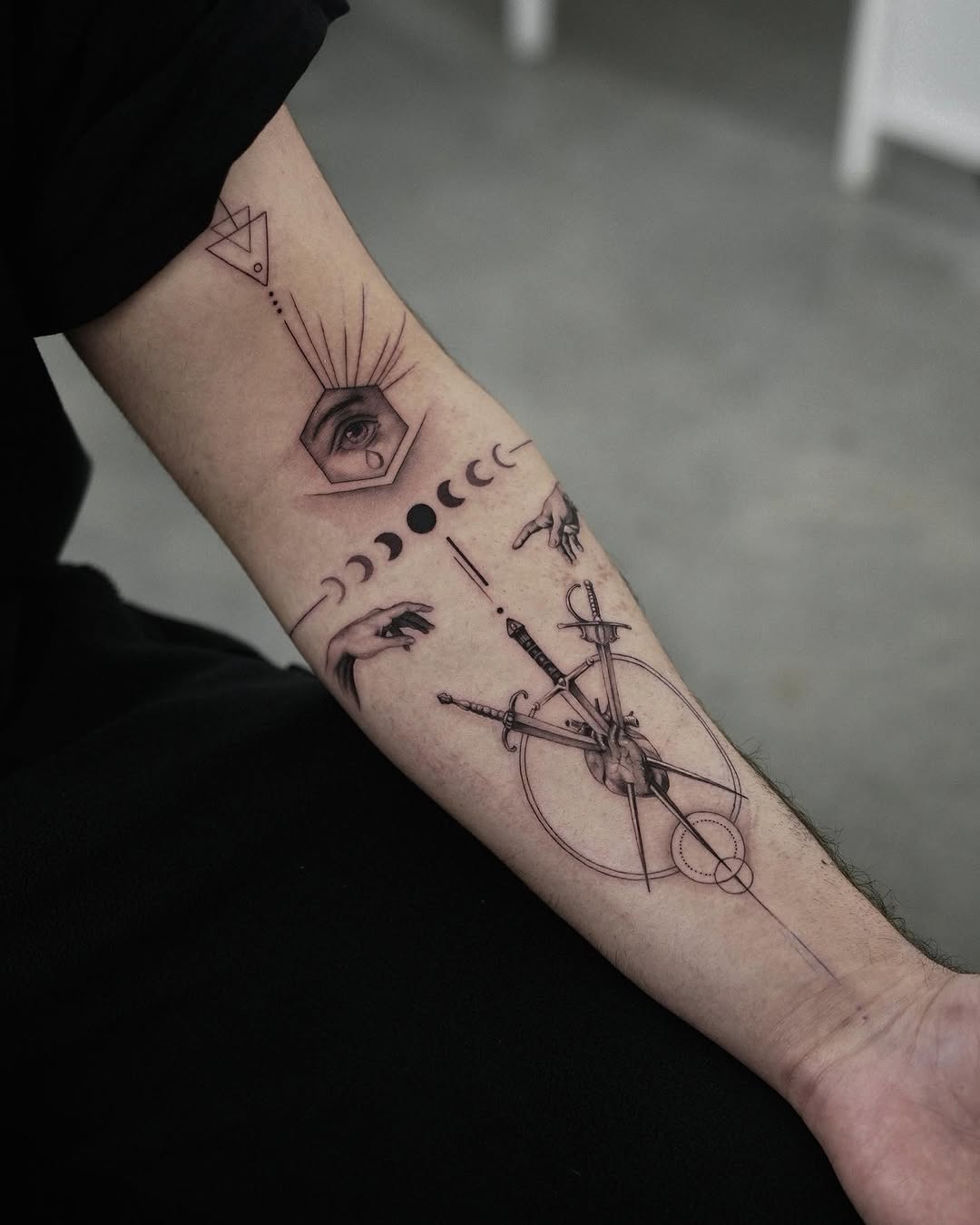 Tattoo by @kidneedle_tattoo — fine_line, geometric