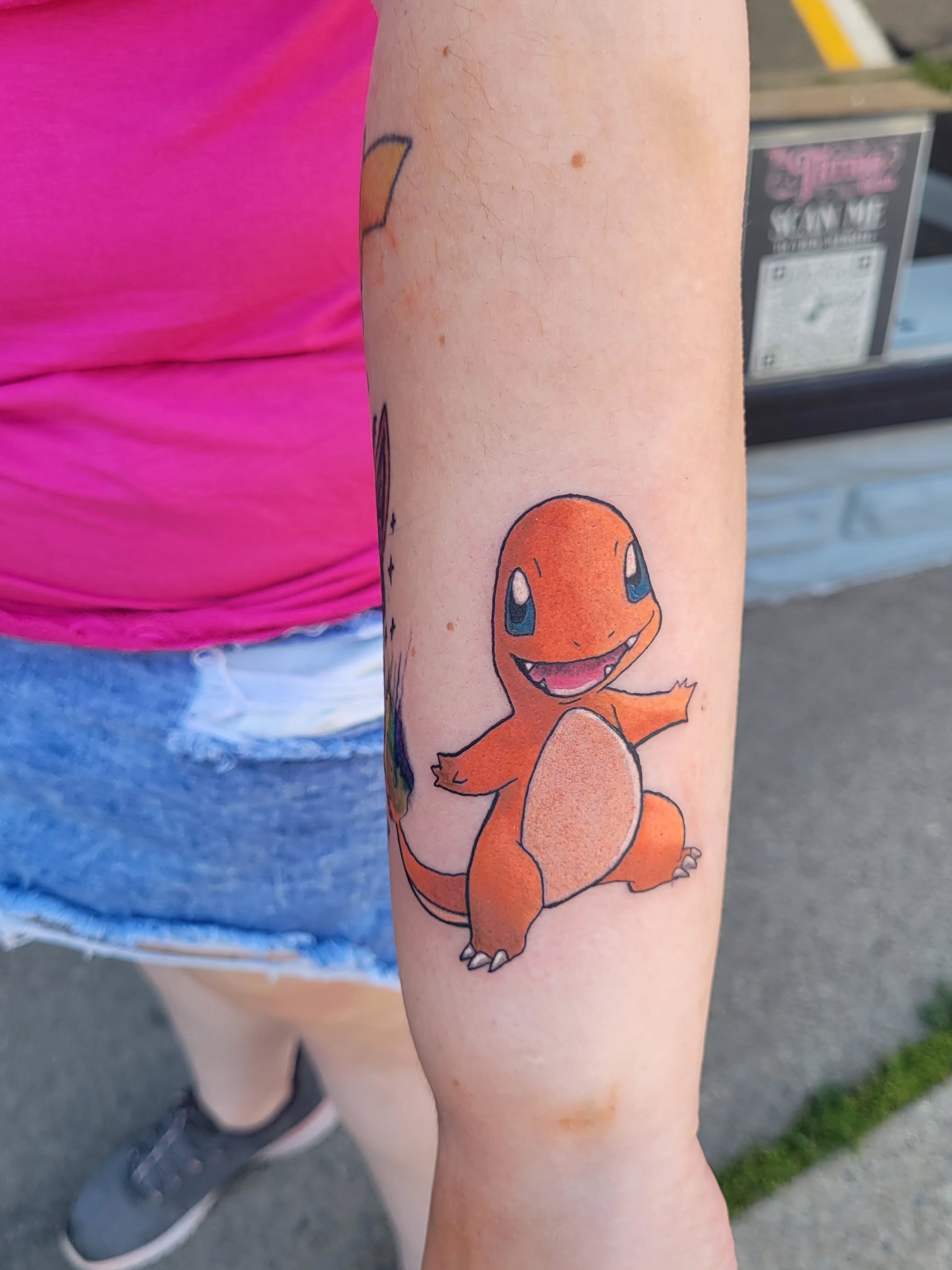 Tattoo by @nadeskatattoos — realism
