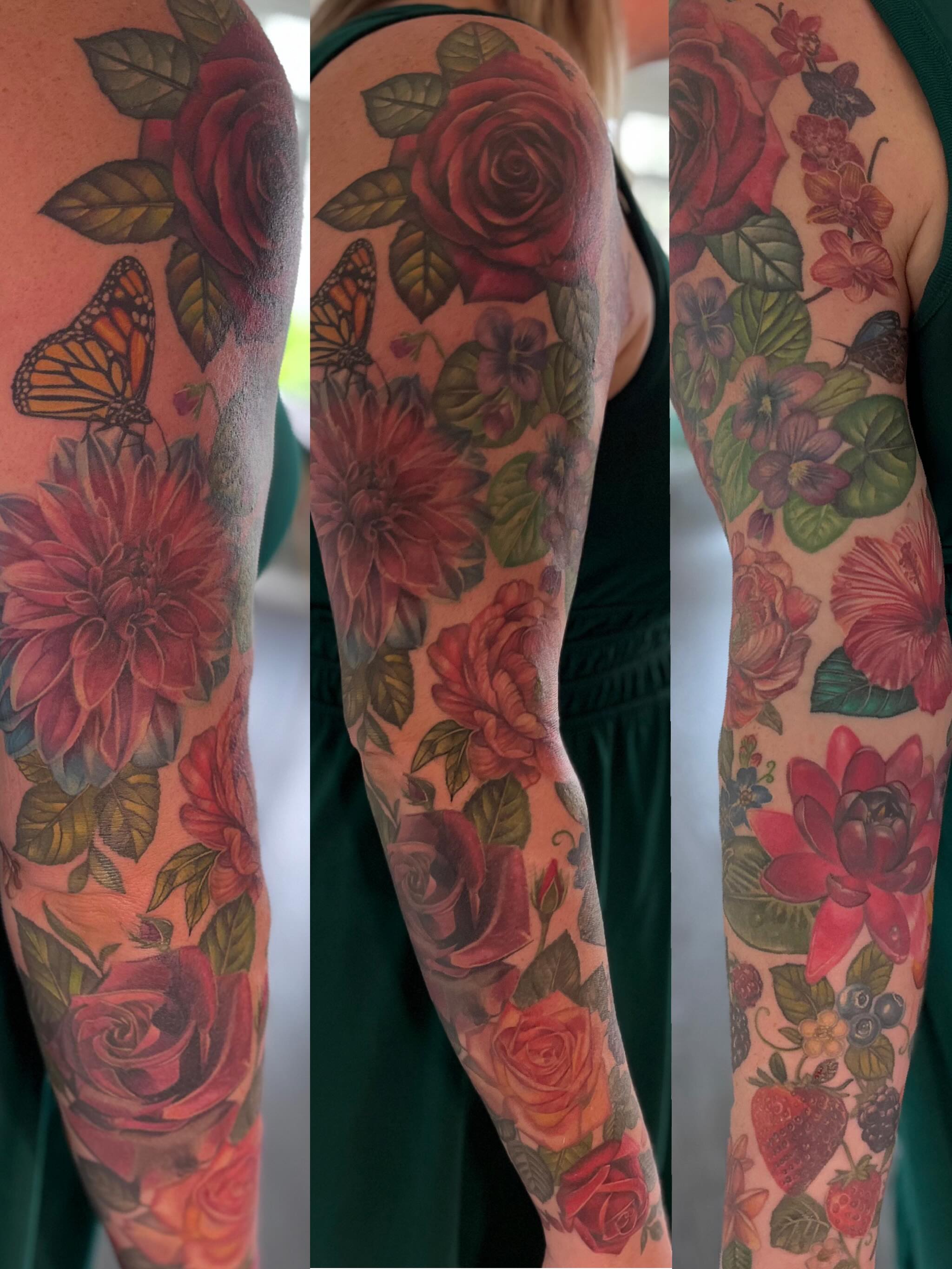 Tattoo by @taratimoon — realism, dotwork