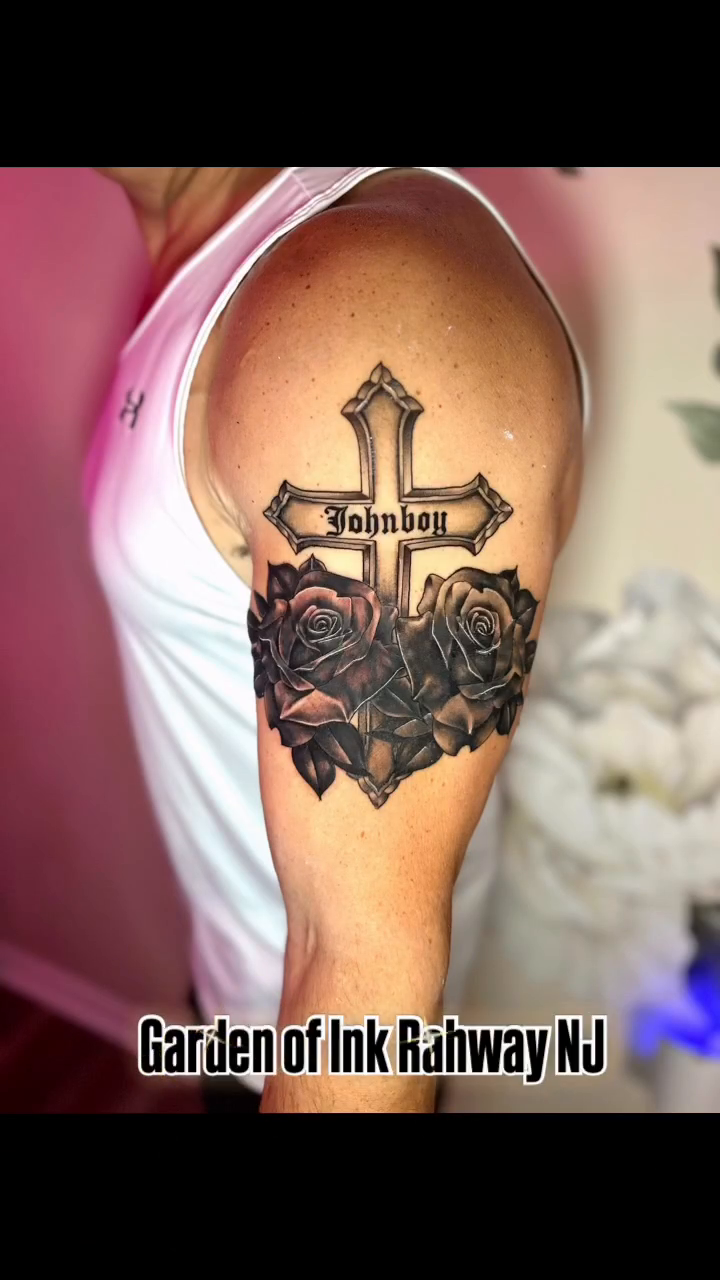 Tattoo by @di_anakunztattoo — black_and_grey, realism