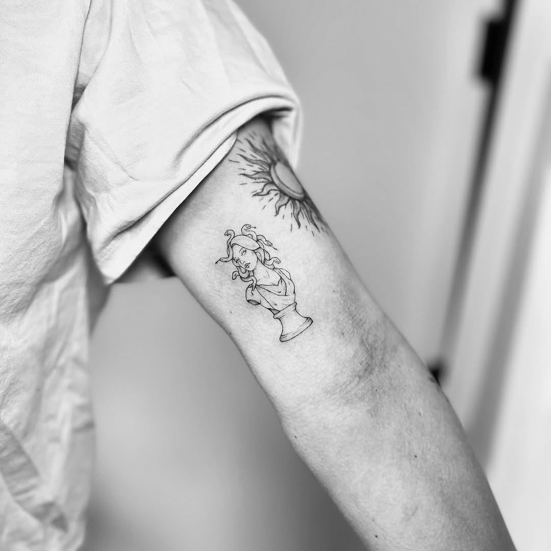 Tattoo by @littleinkliv — fine_line
