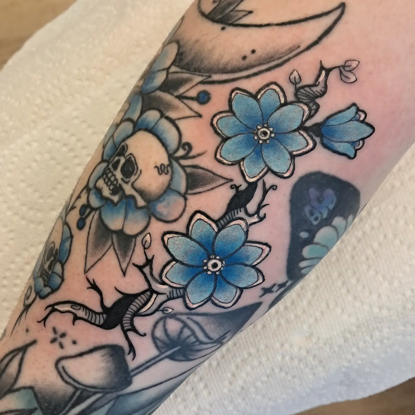 Tattoo by @mucks.tattoos โ american_traditional, dotwork