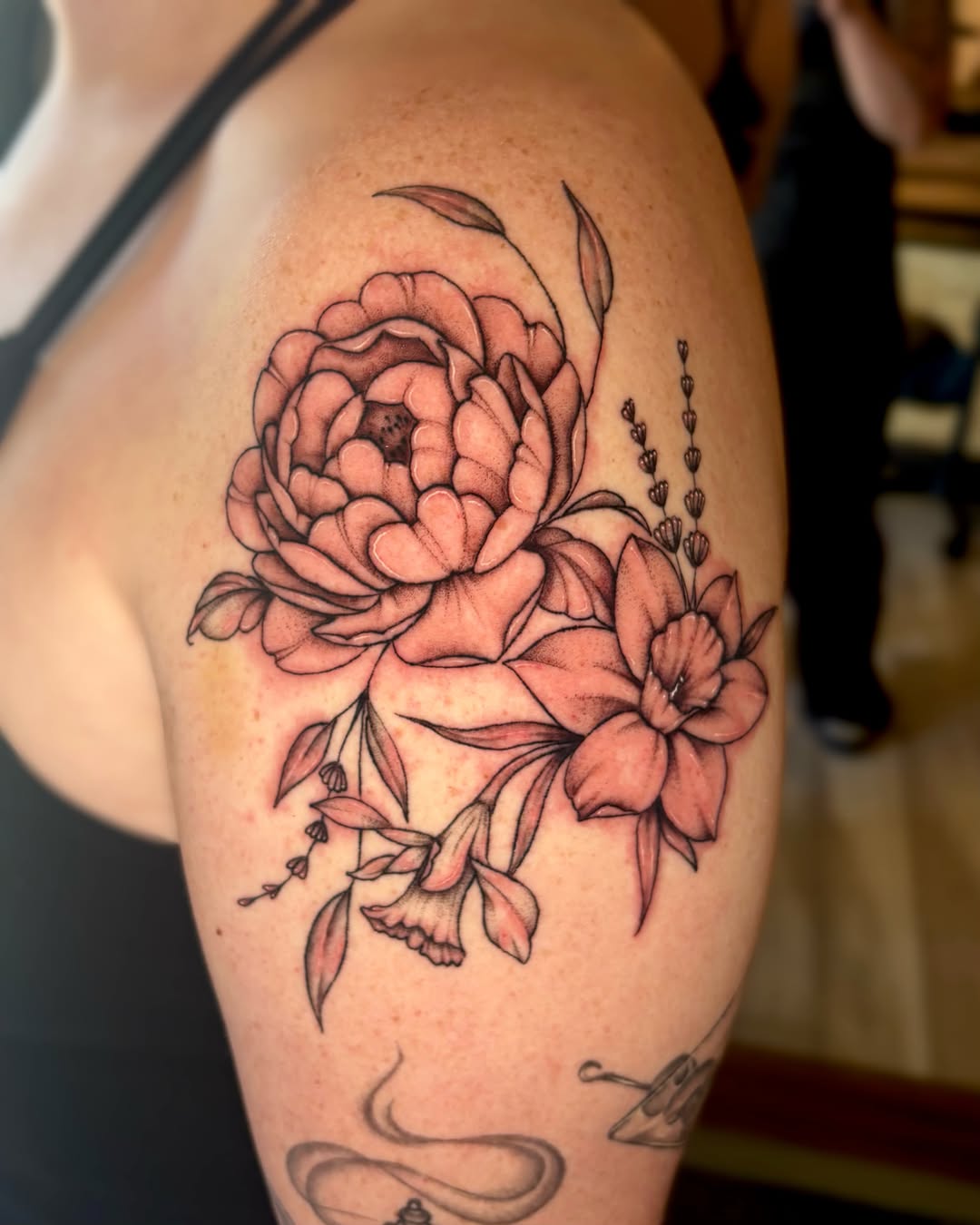 Peony and daffodils dotwork tattoo on the shoulder by Bianca Cattapan