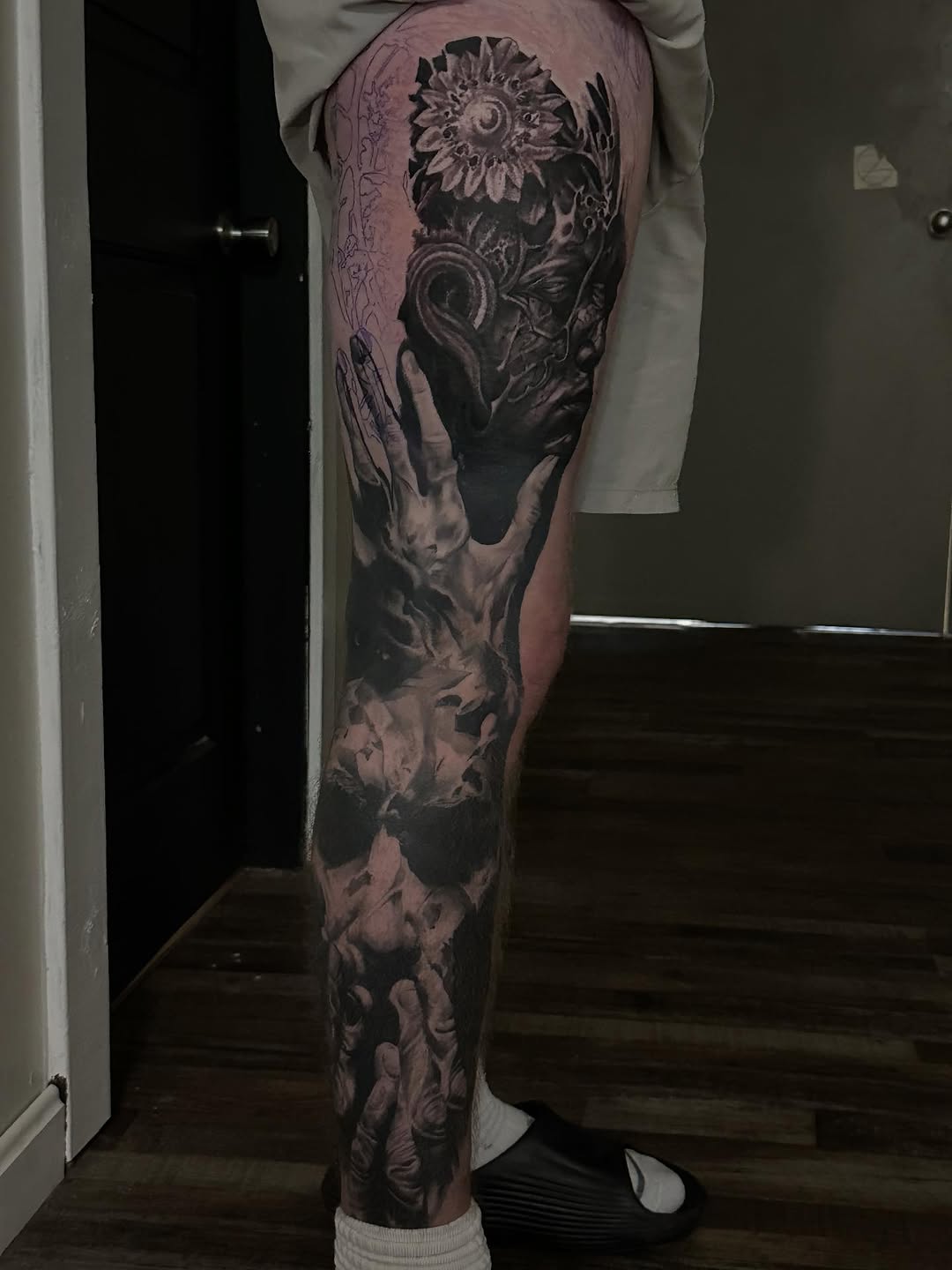 Skull and face with hands realism tattoo on the leg by Neil5one3