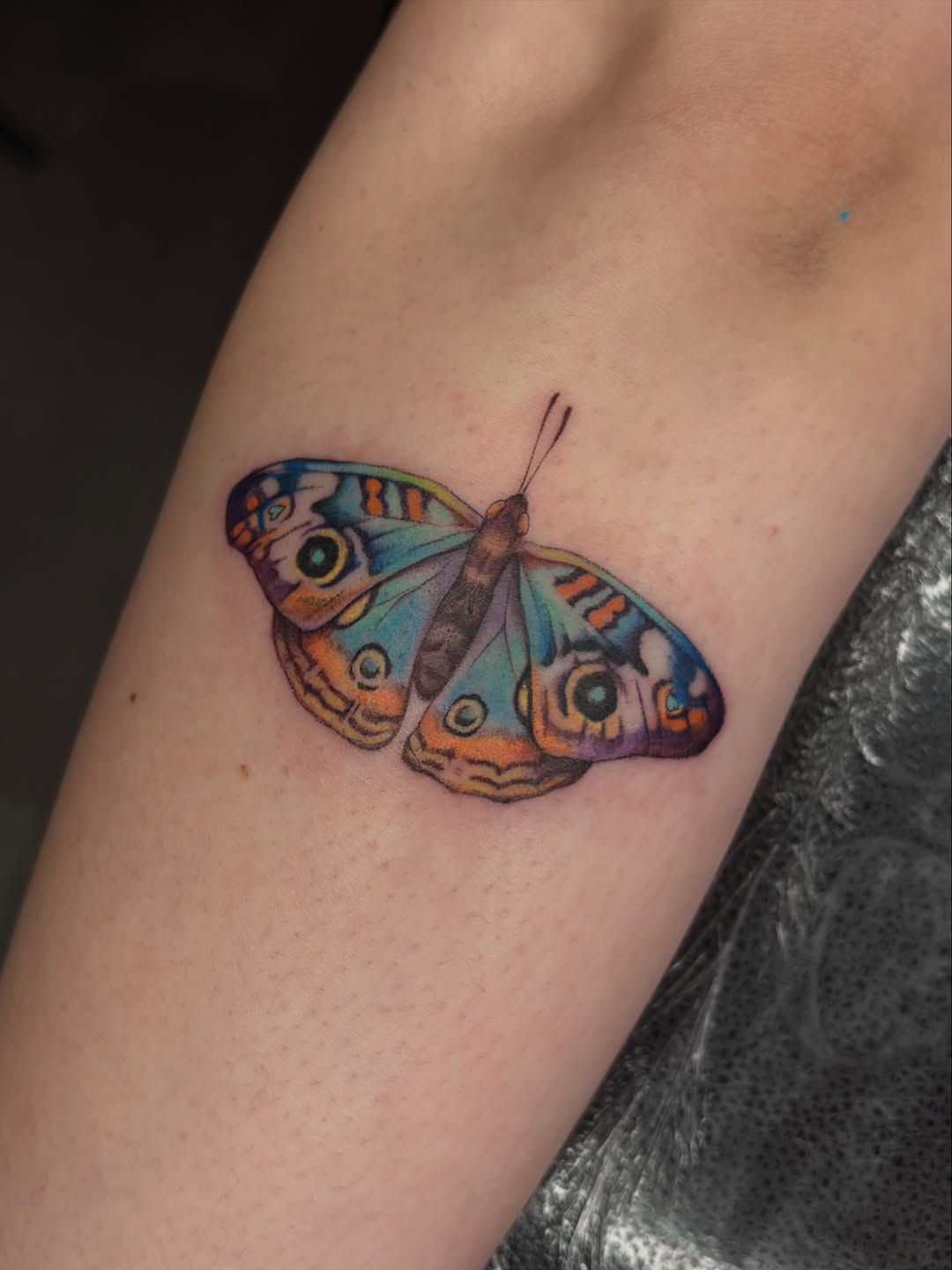 Tattoo by @emeraldbeetattoo โ realism, fine_line
