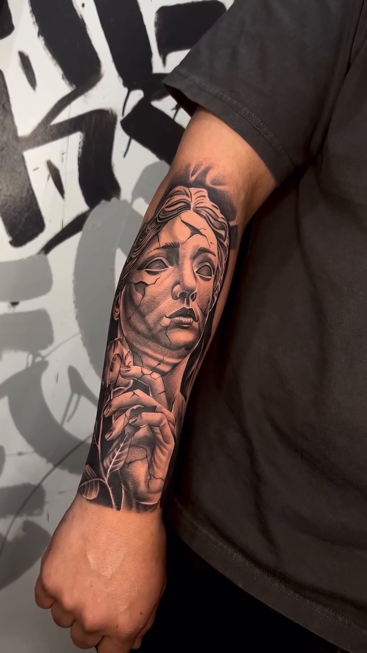 Tattoo by @jhonnye_tattoo — black_and_grey, realism