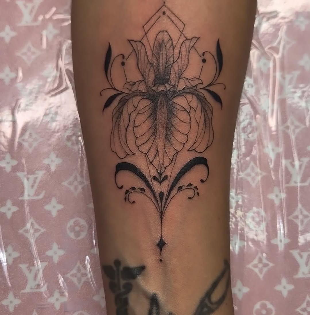 Tattoo by @venomxdesigns β fine_line, ornamental