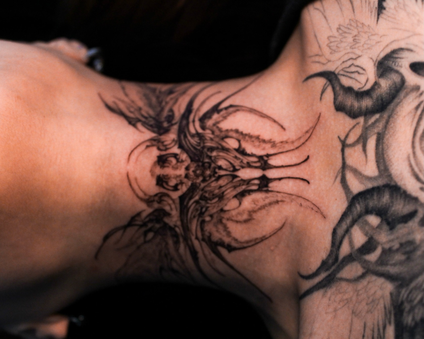 Tattoo by @hynngloomy — black_and_grey