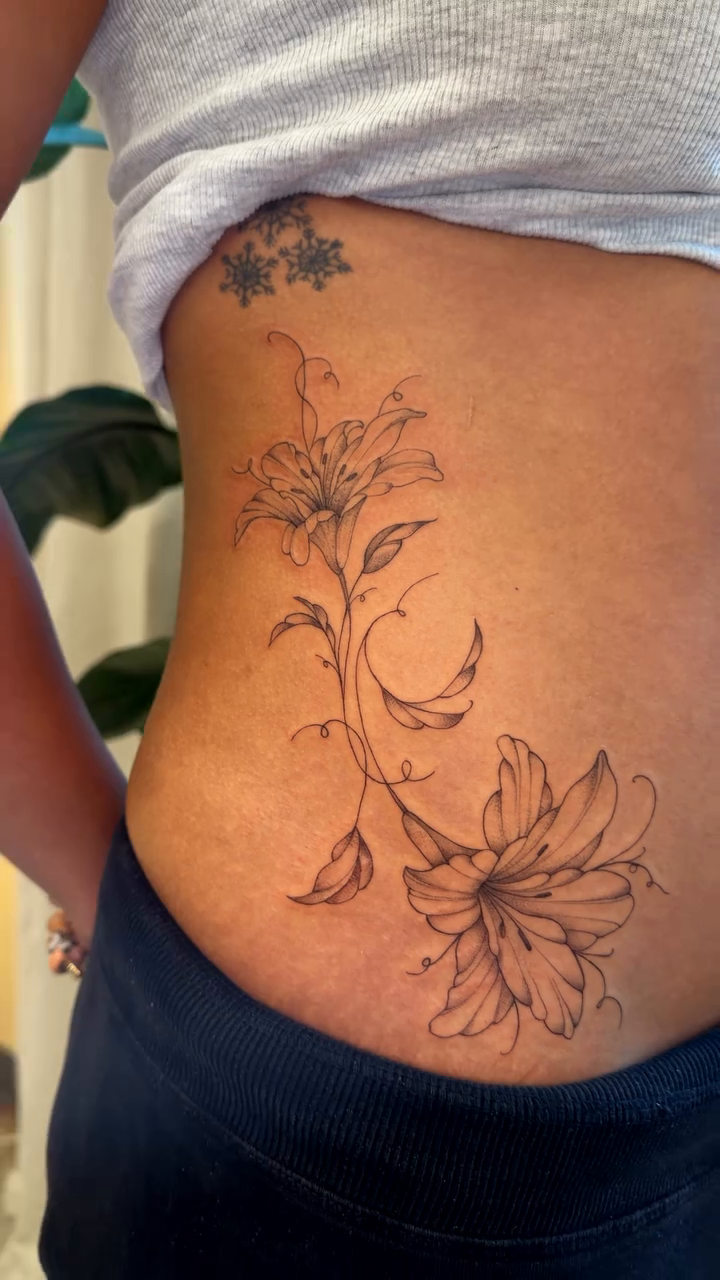 Tattoo by @cradleoftattoo — fine_line