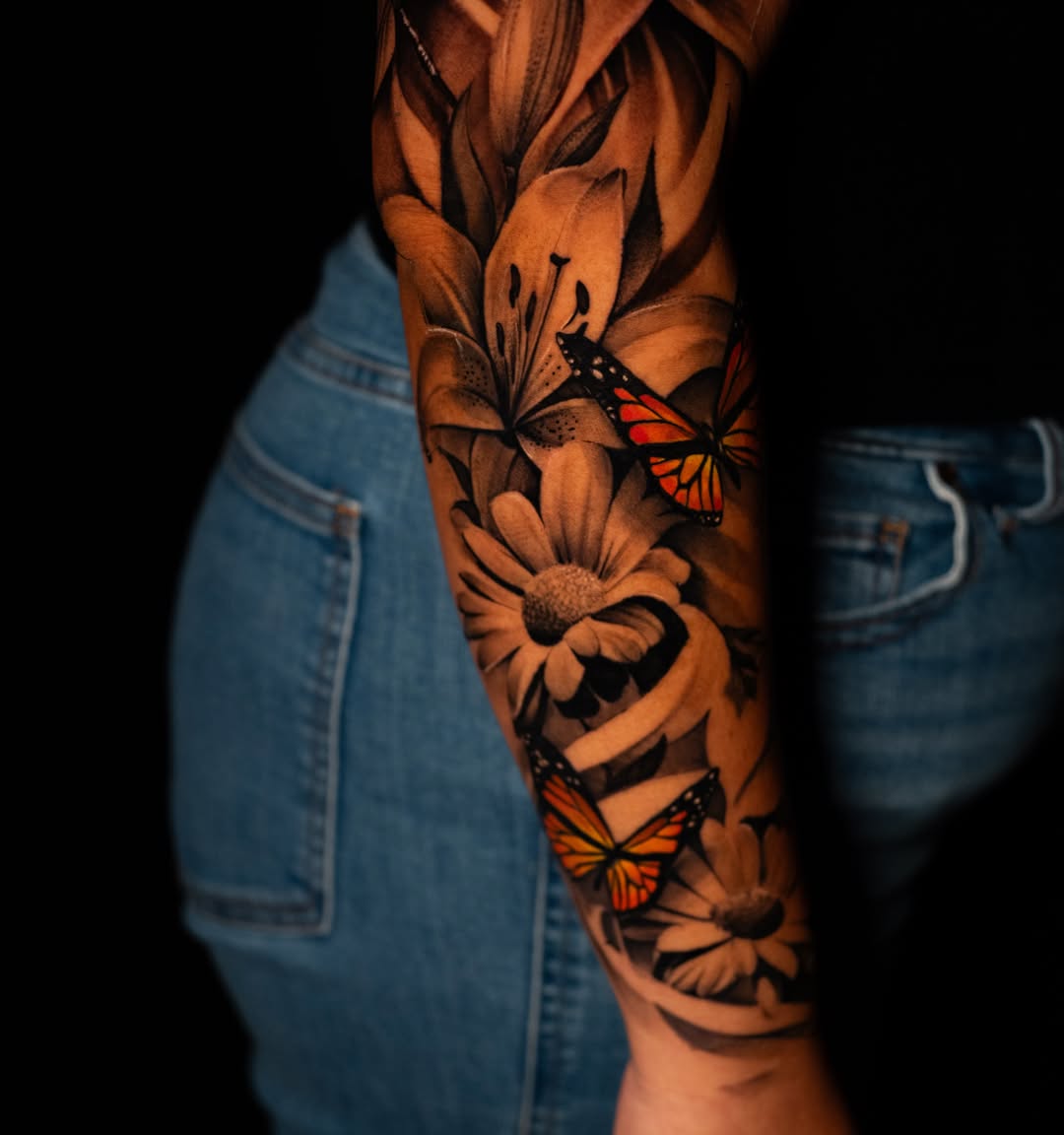 Butterflies and flowers neo-traditional tattoo on the forearm by Apolo