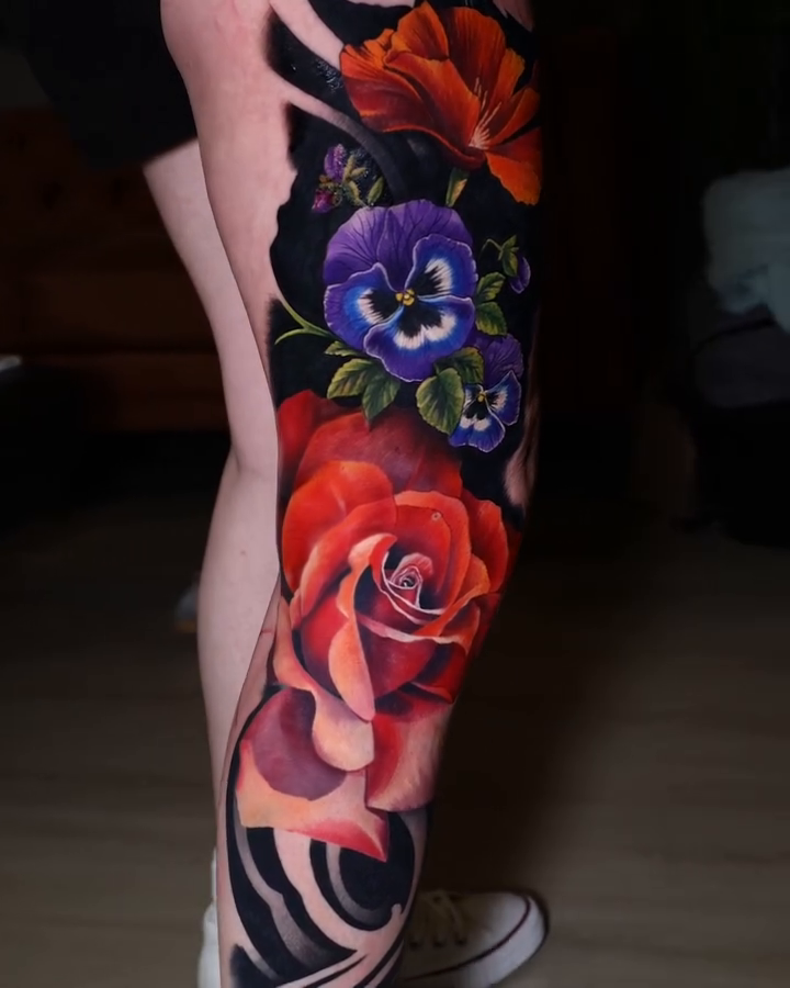 Neo-traditional tattoo on the leg by Marek Pawlik