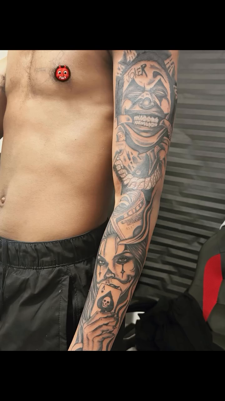Realism tattoo on the chest by @delitotattoos