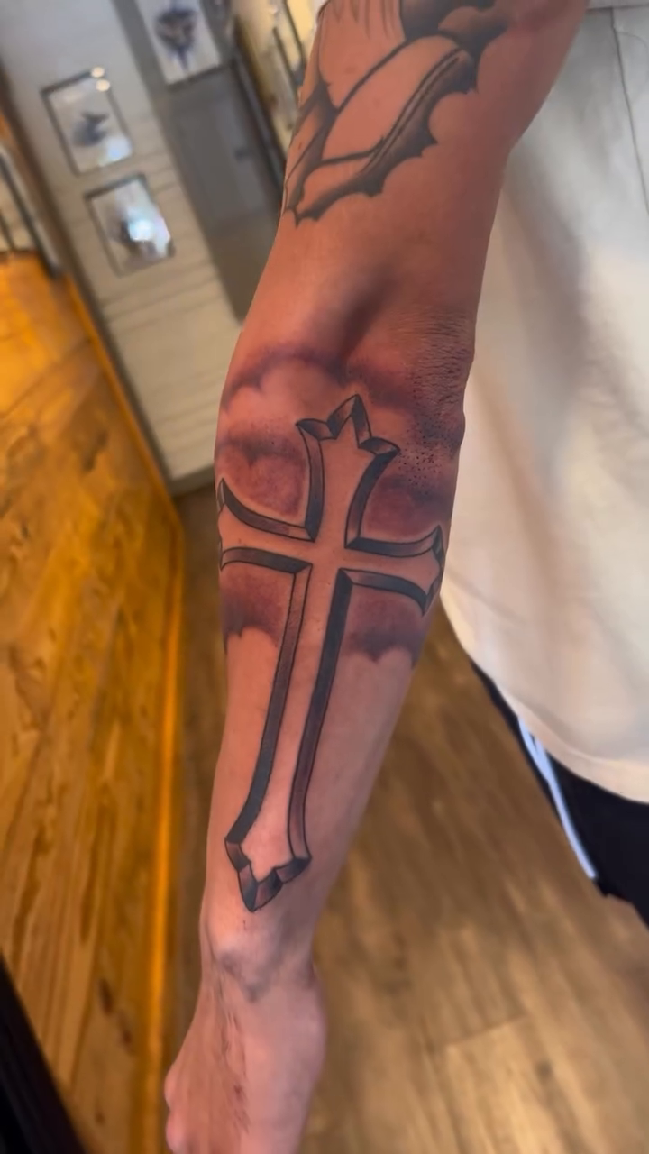 Tattoo by @davidhodgesart — black_and_grey