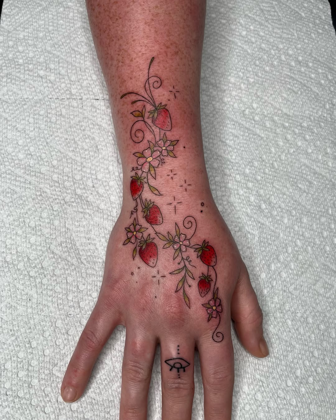 Tattoo by @carrotstabz — fine_line, minimalist