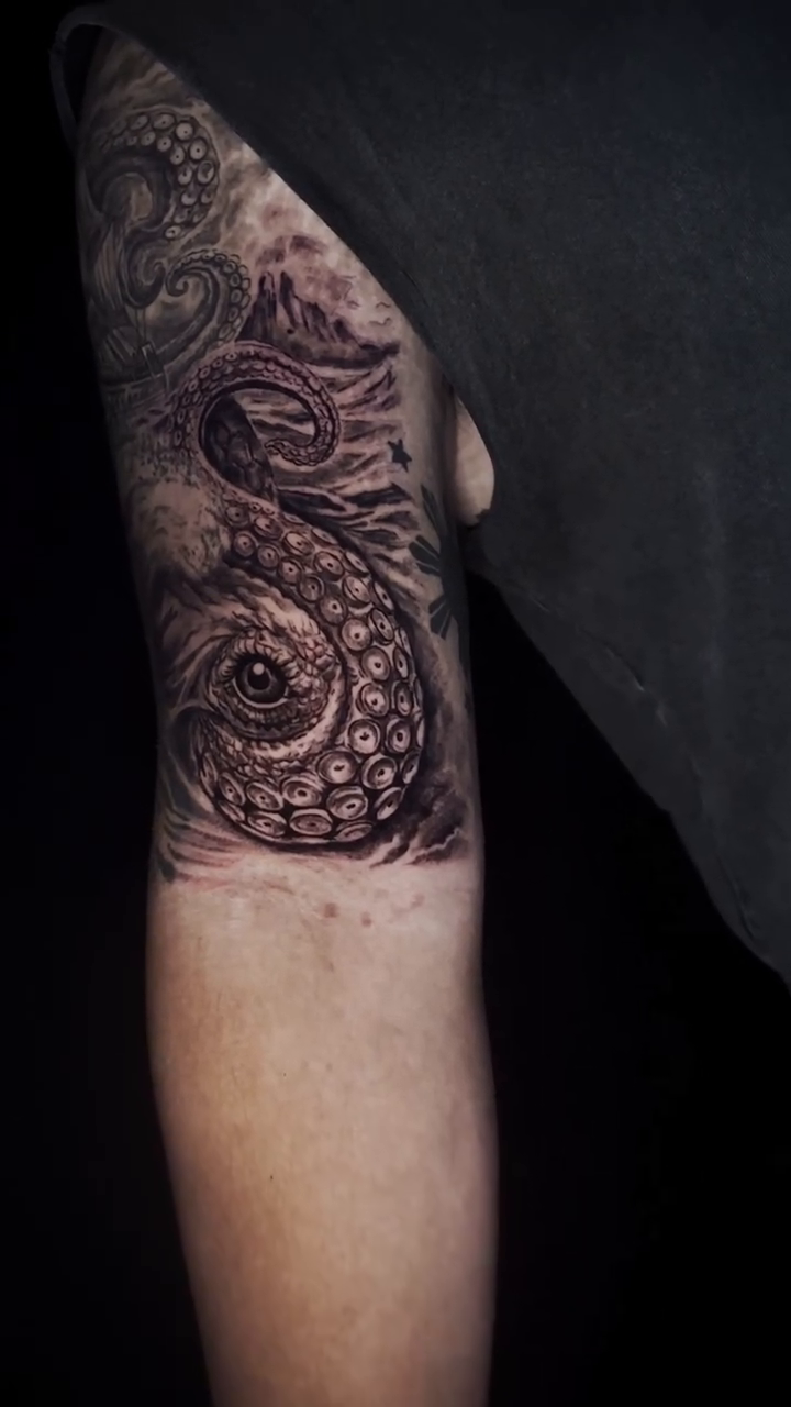 Tattoo by @tattoosbymarcy — japanese_irezumi, blackwork