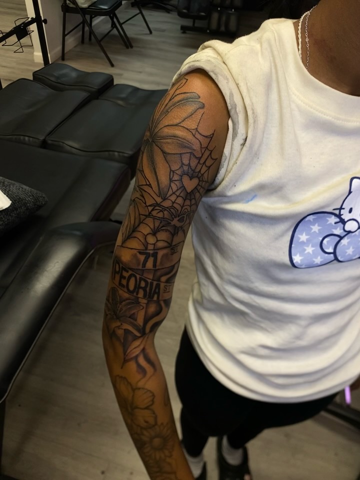 Ornamental tattoo on the forearm by Mariš¤, Chicago, Illinois